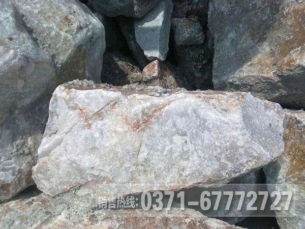 生產(chǎn)石英砂的設(shè)備有哪些及其購(gòu)買(mǎi)注意事項(xiàng)