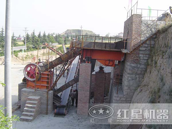鄂式破碎機投產客戶現(xiàn)場