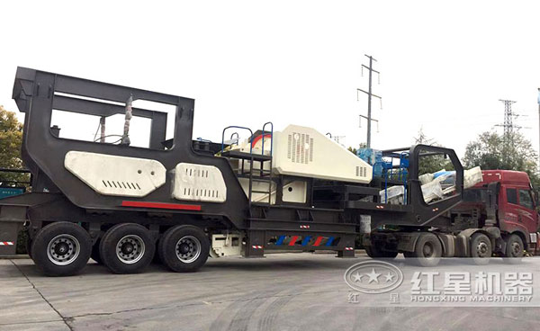 輪式流動砂石破碎車，高產(chǎn)、快捷，時產(chǎn)百噸毫無壓力