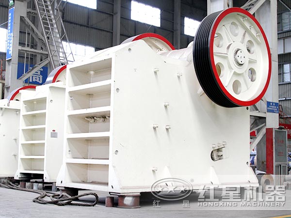 粉碎花崗巖選用750顎破機(jī)，效果不錯(cuò)，性價(jià)比更高