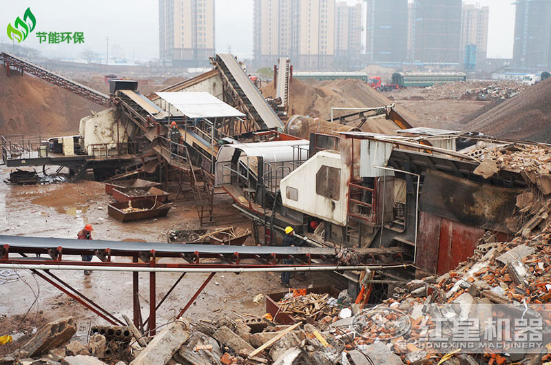 移動(dòng)破碎機(jī)處理建筑垃圾，湖南客戶現(xiàn)場