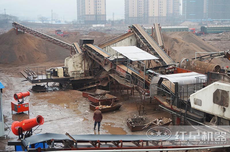 湖南株洲采用移動(dòng)碎石設(shè)備處理建筑垃圾現(xiàn)場(chǎng)