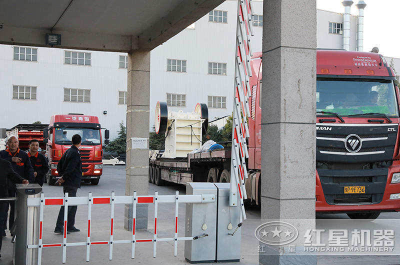 時產(chǎn)30-300噸的石料、石塊碎石機一套多少錢？