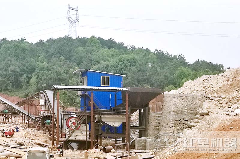 小型石頭破碎機(jī)成套多少錢(qián)？（內(nèi)附現(xiàn)場(chǎng)生產(chǎn)視頻）